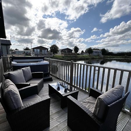 Diddly Squat Lodge With Hot Tub, Pendle View Holiday Park Clitheroe Luaran gambar