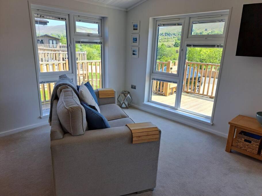 Diddly Squat Lodge With Hot Tub, Pendle View Holiday Park Clitheroe Luaran gambar