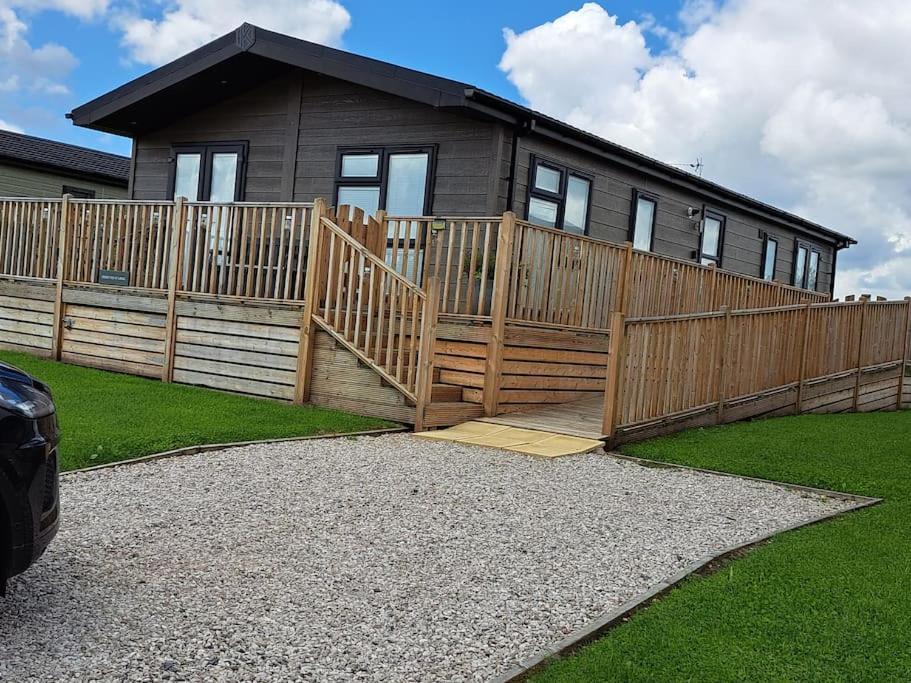Diddly Squat Lodge With Hot Tub, Pendle View Holiday Park Clitheroe Luaran gambar